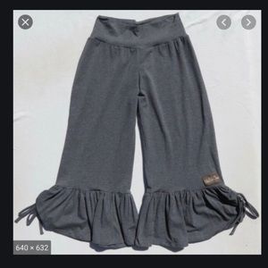 MJ cropped gray ruffles